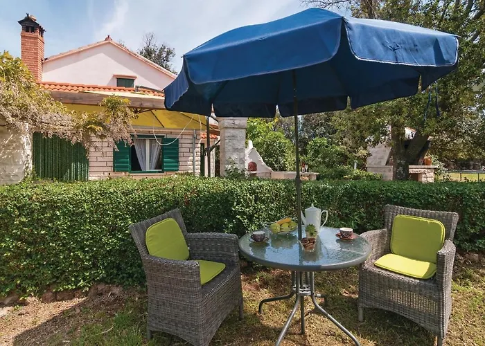 Gorgeous Home In Pucisca With Wifi Semesterbostad Pucisca