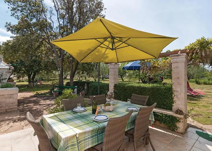 Gorgeous Home In Pucisca With Wifi Semesterbostad *