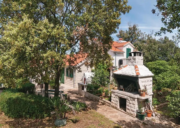 Gorgeous Home In Pucisca With Wifi * Pucisca